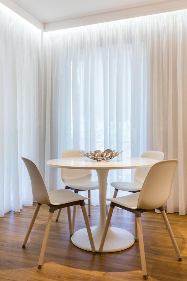 Elegant Apartment W Great Balcony In Vouliagmeni Athens Exterior photo